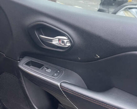 Черный Джип Чероки, объемом двигателя 3.24 л и пробегом 221 тыс. км за 15000 $, фото 7 на Automoto.ua