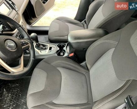 Черный Джип Чероки, объемом двигателя 2.4 л и пробегом 130 тыс. км за 15000 $, фото 3 на Automoto.ua