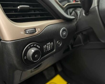 Черный Джип Чероки, объемом двигателя 3.2 л и пробегом 243 тыс. км за 12900 $, фото 11 на Automoto.ua