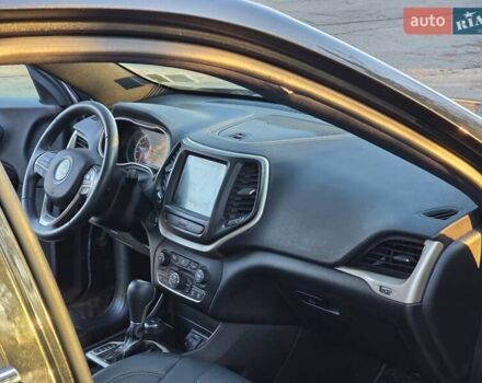 Черный Джип Чероки, объемом двигателя 2.36 л и пробегом 240 тыс. км за 12700 $, фото 58 на Automoto.ua