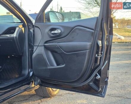 Черный Джип Чероки, объемом двигателя 2.36 л и пробегом 240 тыс. км за 12700 $, фото 59 на Automoto.ua