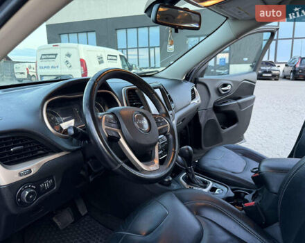 Черный Джип Чероки, объемом двигателя 2.36 л и пробегом 261 тыс. км за 10900 $, фото 4 на Automoto.ua