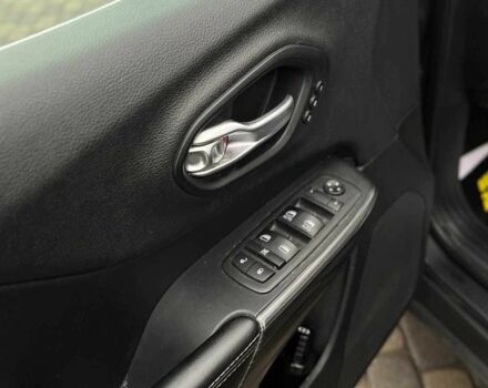 Черный Джип Чероки, объемом двигателя 3.2 л и пробегом 243 тыс. км за 12900 $, фото 19 на Automoto.ua