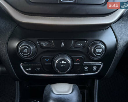 Черный Джип Чероки, объемом двигателя 2.36 л и пробегом 261 тыс. км за 10900 $, фото 13 на Automoto.ua