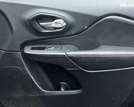 Черный Джип Чероки, объемом двигателя 3.2 л и пробегом 221 тыс. км за 14940 $, фото 29 на Automoto.ua