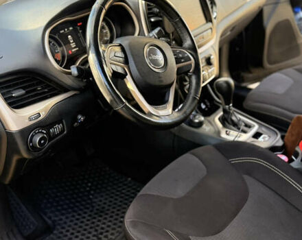 Чорний Джип Cherokee, об'ємом двигуна 2.36 л та пробігом 232 тис. км за 11700 $, фото 4 на Automoto.ua