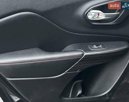 Черный Джип Чероки, объемом двигателя 3.2 л и пробегом 221 тыс. км за 14990 $, фото 25 на Automoto.ua