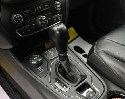 Черный Джип Чероки, объемом двигателя 3.2 л и пробегом 243 тыс. км за 12900 $, фото 13 на Automoto.ua