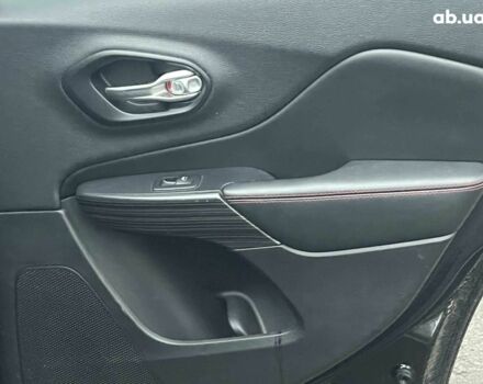 Черный Джип Чероки, объемом двигателя 3.2 л и пробегом 221 тыс. км за 14940 $, фото 26 на Automoto.ua