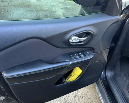 Чорний Джип Cherokee, об'ємом двигуна 2.36 л та пробігом 161 тис. км за 16000 $, фото 24 на Automoto.ua