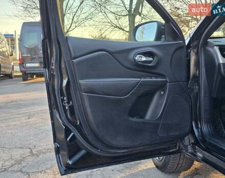 Черный Джип Чероки, объемом двигателя 2.36 л и пробегом 240 тыс. км за 12700 $, фото 20 на Automoto.ua