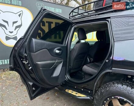 Черный Джип Чероки, объемом двигателя 2.36 л и пробегом 132 тыс. км за 17700 $, фото 31 на Automoto.ua