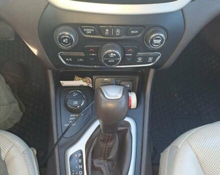 Черный Джип Чероки, объемом двигателя 3.24 л и пробегом 220 тыс. км за 16000 $, фото 5 на Automoto.ua