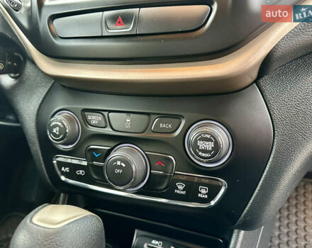 Джип Чероки 2016 в Дрогобыче на Automoto.ua Черный Джип Чероки, объемом двигателя 2.36 л и пробегом 92 тыс. км за 13250 $, фото 42 на Automoto.ua