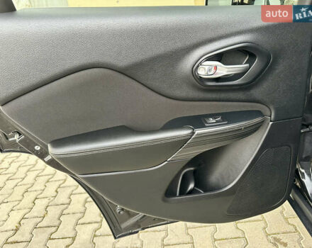 Джип Чероки 2016 в Дрогобыче на Automoto.ua Черный Джип Чероки, объемом двигателя 2.36 л и пробегом 92 тыс. км за 13250 $, фото 70 на Automoto.ua