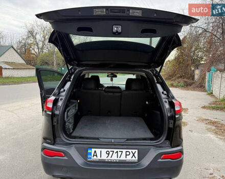 Черный Джип Чероки, объемом двигателя 2.36 л и пробегом 155 тыс. км за 12777 $, фото 6 на Automoto.ua