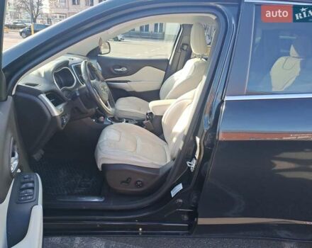 Черный Джип Чероки, объемом двигателя 3.24 л и пробегом 220 тыс. км за 16000 $, фото 3 на Automoto.ua