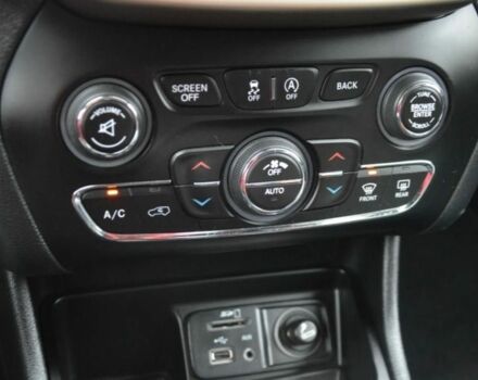 Черный Джип Чероки, объемом двигателя 2.4 л и пробегом 126 тыс. км за 9000 $, фото 15 на Automoto.ua