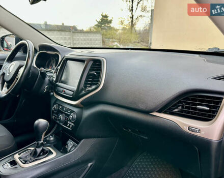 Джип Чероки 2016 в Дрогобыче на Automoto.ua Черный Джип Чероки, объемом двигателя 2.36 л и пробегом 92 тыс. км за 13250 $, фото 60 на Automoto.ua