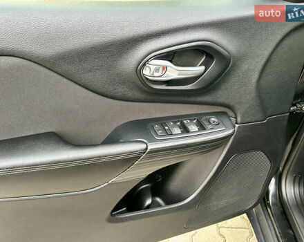 Джип Чероки 2016 в Дрогобыче на Automoto.ua Черный Джип Чероки, объемом двигателя 2.36 л и пробегом 92 тыс. км за 13250 $, фото 66 на Automoto.ua