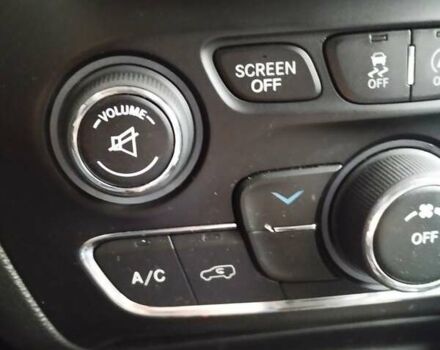 Чорний Джип Cherokee, об'ємом двигуна 3.24 л та пробігом 161 тис. км за 14800 $, фото 12 на Automoto.ua