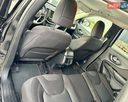 Джип Чероки 2016 в Дрогобыче на Automoto.ua Черный Джип Чероки, объемом двигателя 2.36 л и пробегом 92 тыс. км за 13250 $, фото 28 на Automoto.ua