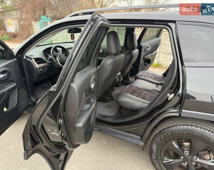 Черный Джип Чероки, объемом двигателя 2.36 л и пробегом 155 тыс. км за 12777 $, фото 7 на Automoto.ua