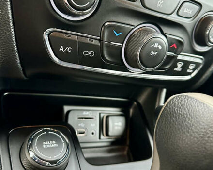 Джип Чероки 2016 в Дрогобыче на Automoto.ua Черный Джип Чероки, объемом двигателя 2.36 л и пробегом 92 тыс. км за 13250 $, фото 25 на Automoto.ua