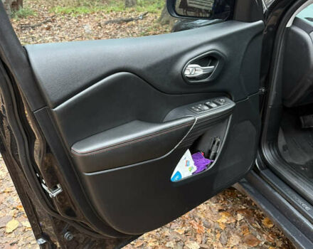 Черный Джип Чероки, объемом двигателя 3.2 л и пробегом 145 тыс. км за 15500 $, фото 9 на Automoto.ua