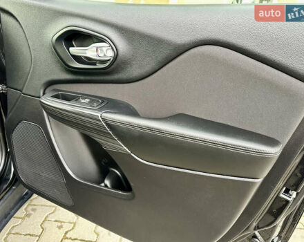 Джип Чероки 2016 в Дрогобыче на Automoto.ua Черный Джип Чероки, объемом двигателя 2.36 л и пробегом 92 тыс. км за 13250 $, фото 63 на Automoto.ua