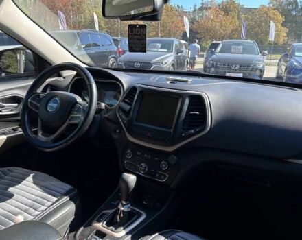 Черный Джип Чероки, объемом двигателя 3.3 л и пробегом 120 тыс. км за 14500 $, фото 18 на Automoto.ua