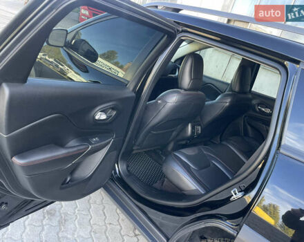 Черный Джип Чероки, объемом двигателя 2.36 л и пробегом 137 тыс. км за 15300 $, фото 7 на Automoto.ua