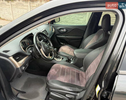 Черный Джип Чероки, объемом двигателя 2.36 л и пробегом 155 тыс. км за 12777 $, фото 9 на Automoto.ua