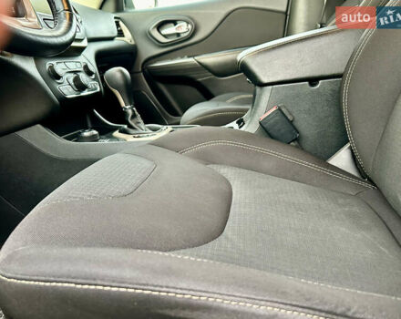 Джип Чероки 2016 в Дрогобыче на Automoto.ua Черный Джип Чероки, объемом двигателя 2.36 л и пробегом 92 тыс. км за 13250 $, фото 23 на Automoto.ua