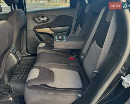 Черный Джип Чероки, объемом двигателя 2.4 л и пробегом 145 тыс. км за 15300 $, фото 4 на Automoto.ua