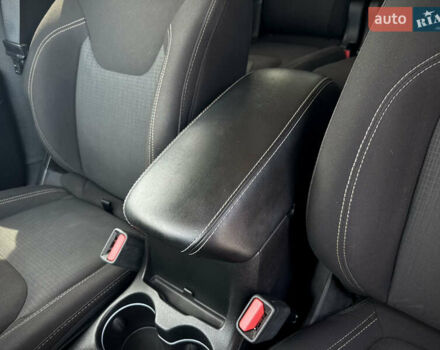 Черный Джип Чероки, объемом двигателя 2.36 л и пробегом 110 тыс. км за 15000 $, фото 20 на Automoto.ua