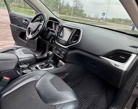 Джип Cherokee 2017 у Житомирі на Automoto.ua Чорний Джип Cherokee, об'ємом двигуна 3.24 л та пробігом 186 тис. км за 15800 $, фото 6 на Automoto.ua