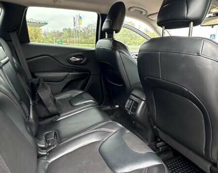 Джип Cherokee 2017 у Житомирі на Automoto.ua Чорний Джип Cherokee, об'ємом двигуна 3.24 л та пробігом 186 тис. км за 15800 $, фото 5 на Automoto.ua