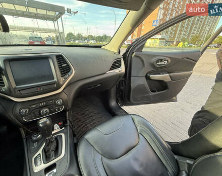 Черный Джип Чероки, объемом двигателя 3.24 л и пробегом 170 тыс. км за 13500 $, фото 6 на Automoto.ua