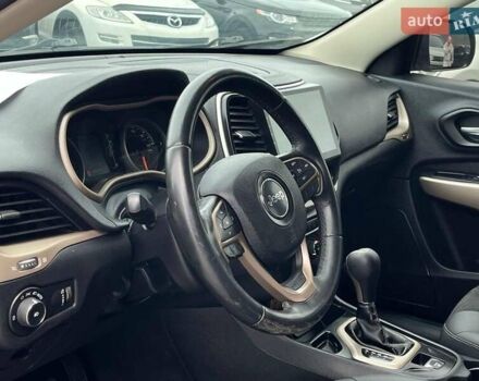 Чорний Джип Cherokee, об'ємом двигуна 2.4 л та пробігом 107 тис. км за 12450 $, фото 13 на Automoto.ua