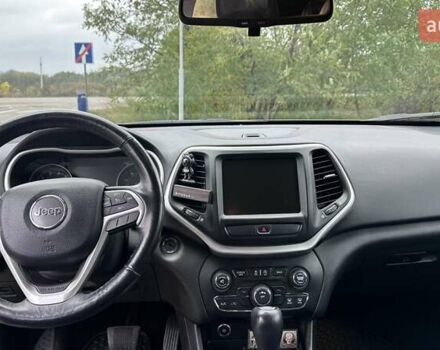 Джип Cherokee 2017 у Житомирі на Automoto.ua Чорний Джип Cherokee, об'ємом двигуна 3.24 л та пробігом 186 тис. км за 15800 $, фото 11 на Automoto.ua