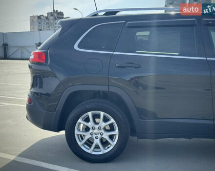Черный Джип Чероки, объемом двигателя 2.36 л и пробегом 110 тыс. км за 15000 $, фото 11 на Automoto.ua