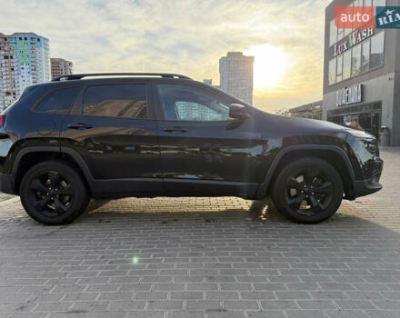 Черный Джип Чероки, объемом двигателя 3.24 л и пробегом 170 тыс. км за 13500 $, фото 4 на Automoto.ua