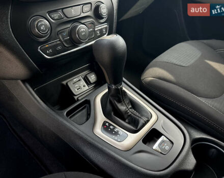 Черный Джип Чероки, объемом двигателя 2.36 л и пробегом 110 тыс. км за 15000 $, фото 19 на Automoto.ua