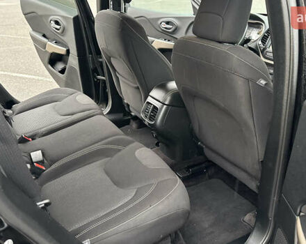 Джип Cherokee 2017 у Полтаві на Automoto.ua Чорний Джип Cherokee, об'ємом двигуна 2.36 л та пробігом 168 тис. км за 13300 $, фото 15 на Automoto.ua