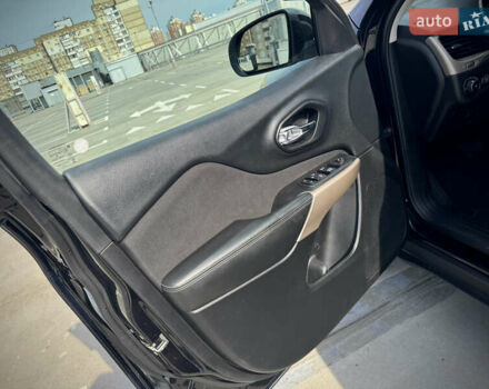 Черный Джип Чероки, объемом двигателя 2.36 л и пробегом 110 тыс. км за 15000 $, фото 26 на Automoto.ua