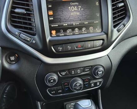 Джип Чероки 2017 в Чернигове на Automoto.ua Черный Джип Чероки, объемом двигателя 3.24 л и пробегом 160 тыс. км за 18800 $, фото 10 на Automoto.ua