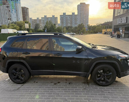 Черный Джип Чероки, объемом двигателя 3.24 л и пробегом 170 тыс. км за 13500 $, фото 3 на Automoto.ua