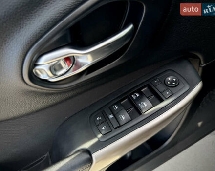 Черный Джип Чероки, объемом двигателя 2.36 л и пробегом 110 тыс. км за 15000 $, фото 25 на Automoto.ua