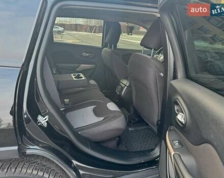 Черный Джип Чероки, объемом двигателя 2.4 л и пробегом 145 тыс. км за 15300 $, фото 2 на Automoto.ua